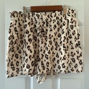 Express Leopard Print Elastic Waist Pocket Shorts. Size medium.
